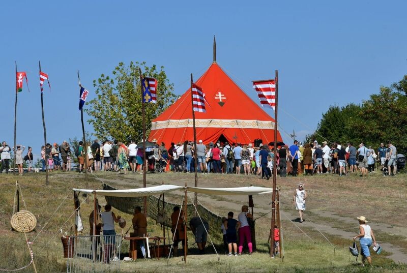Hunyadi János korát idézik meg a rákosmezei Királyfeszten
