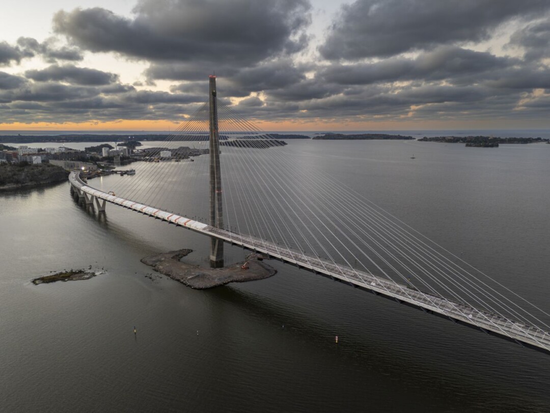 A világ egyik leghosszabb gyalogos hídját adták át Helsinkiben