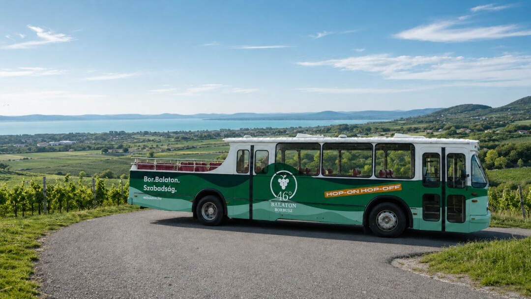 Megérkezett Magyarország első hop-on hop-off borbusza a Balaton-partra