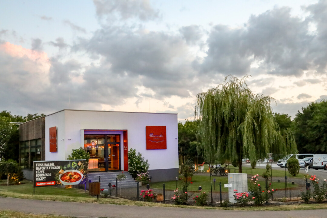 Kell egy hely a Tisza-tónál, ahol enni és lenni is jó