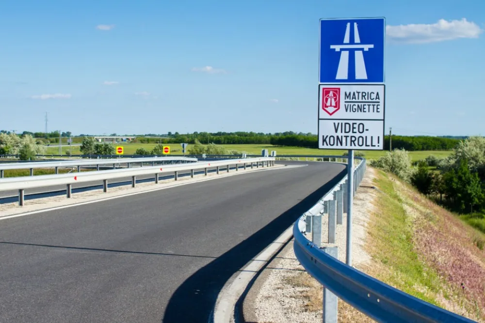 Megvannak a 2027-es autópálya-matrica-árak – ennyit fizetnek majd az autósok